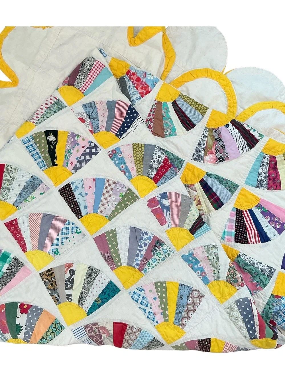 Vintage hand stitched 1930s/40s grandmother’s fan quilt 83 x 98 USA made